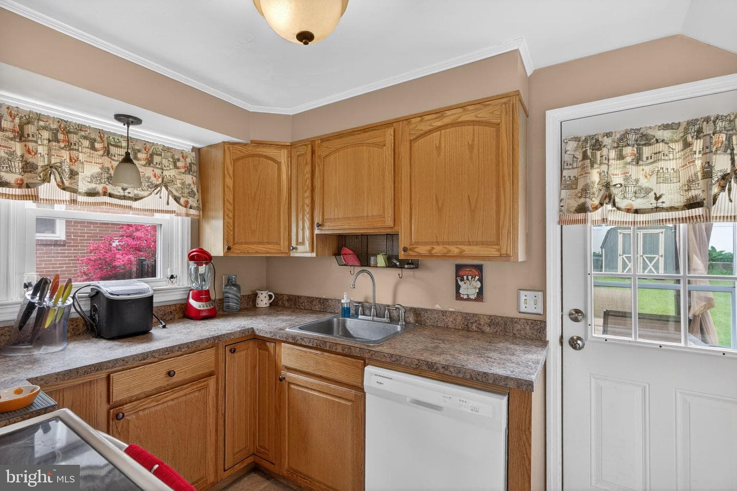 1716 Carlisle Street photo 17