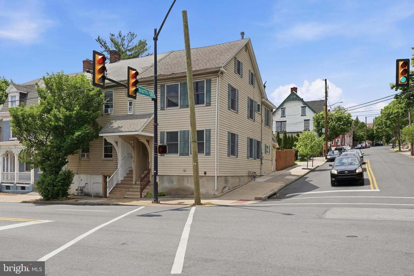 402 Wyandotte Street photo 2