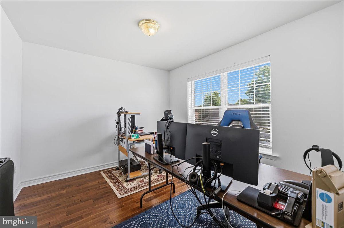 1260 Hawthorn Drive photo 13