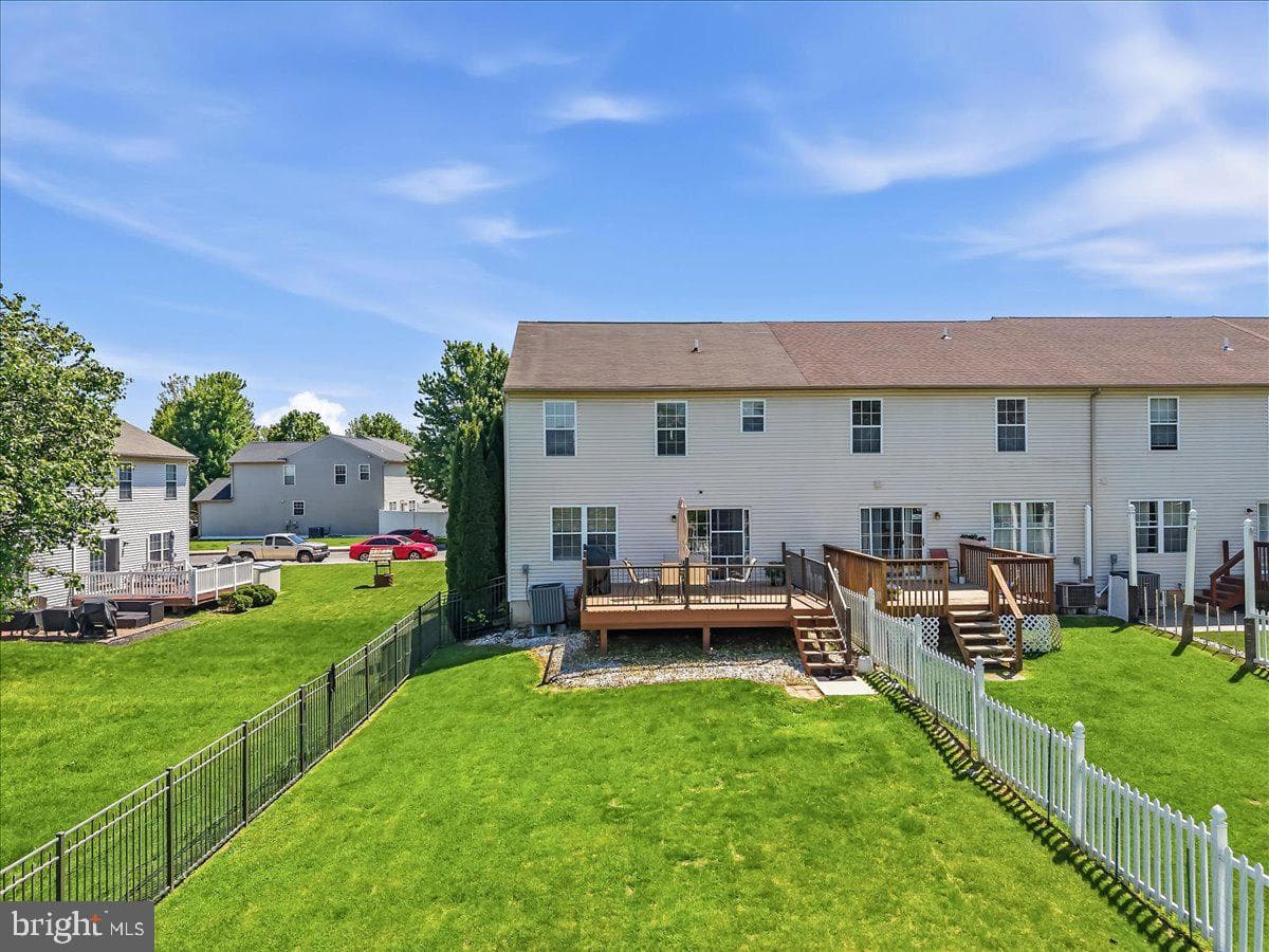 1260 Hawthorn Drive photo 2
