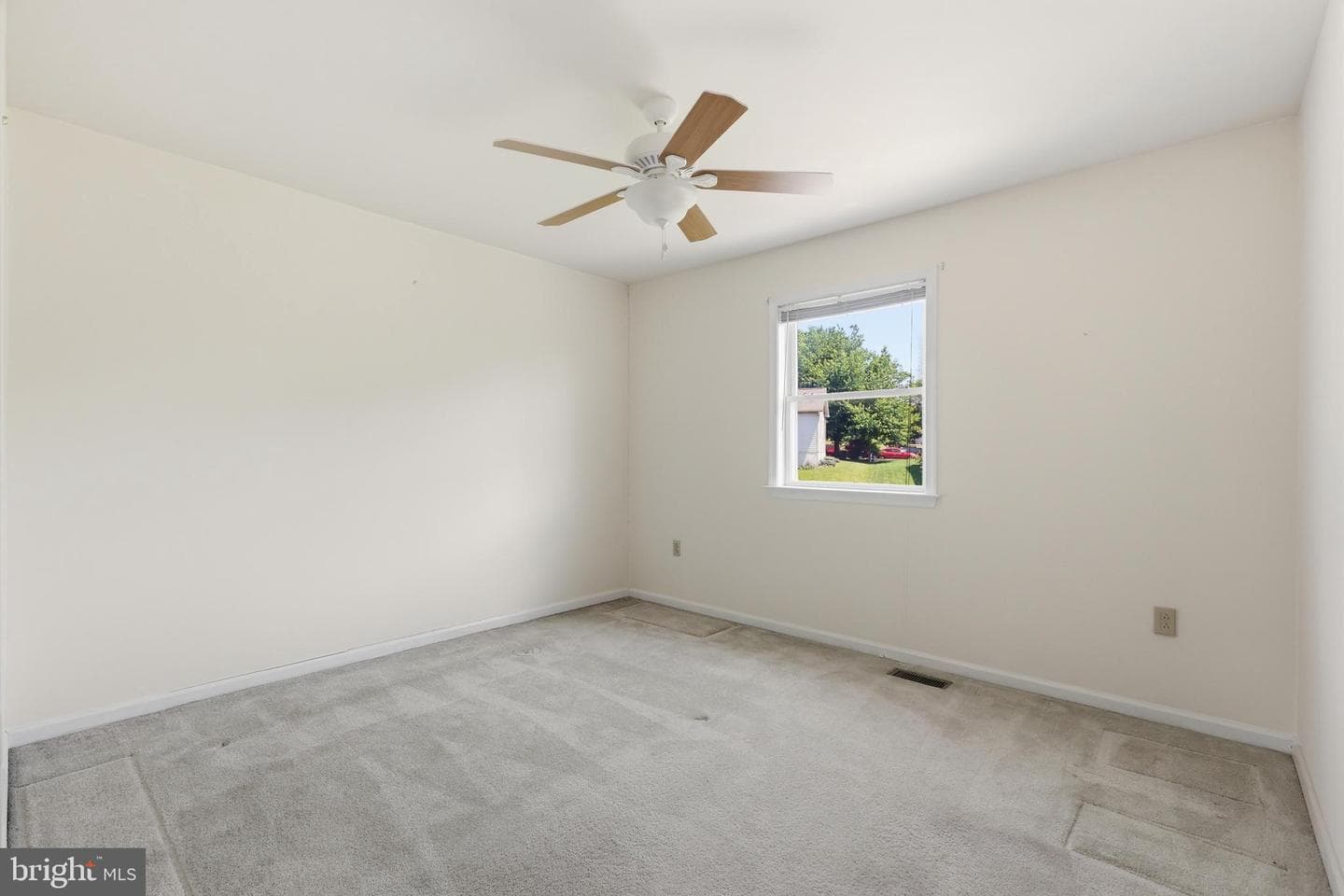 220 Melissa Drive photo 28