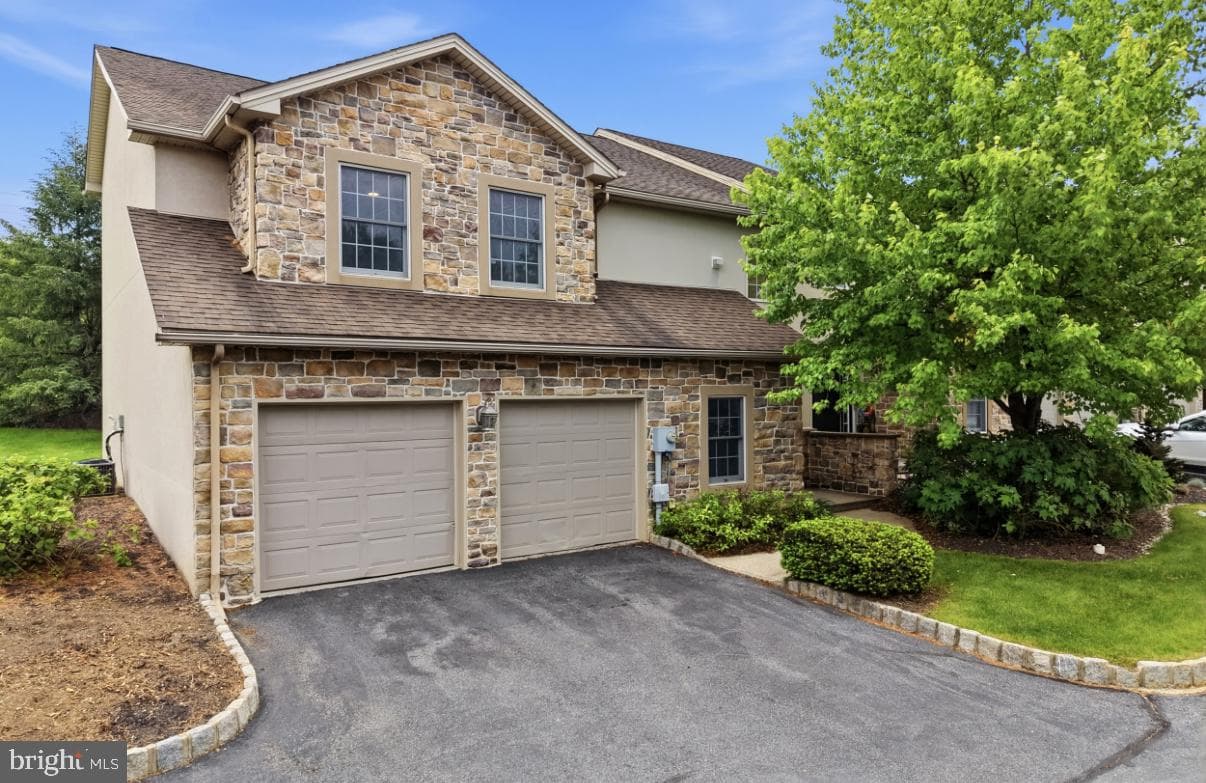 13 Tamarack Court photo 2