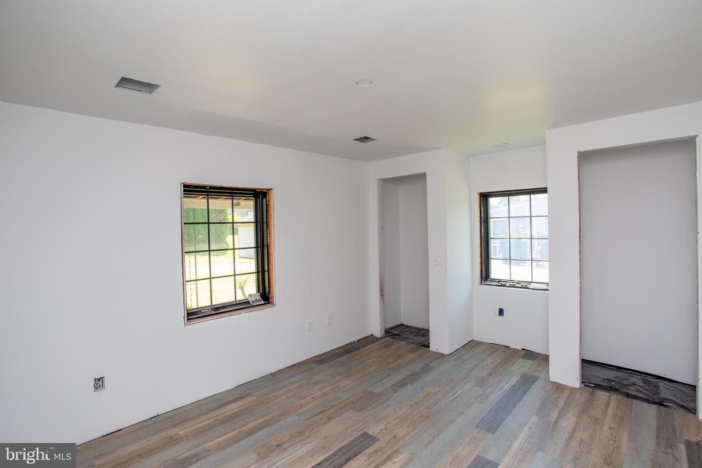 2424 Northwood Avenue photo 13