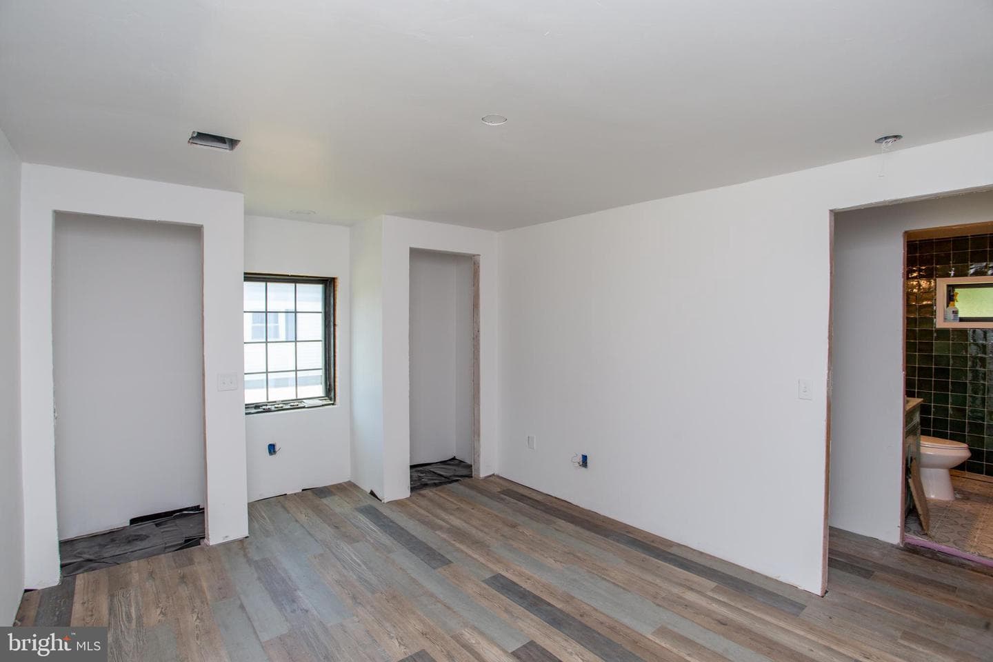 2424 Northwood Avenue photo 14