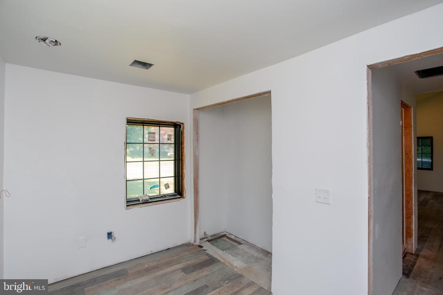 2424 Northwood Avenue photo 16