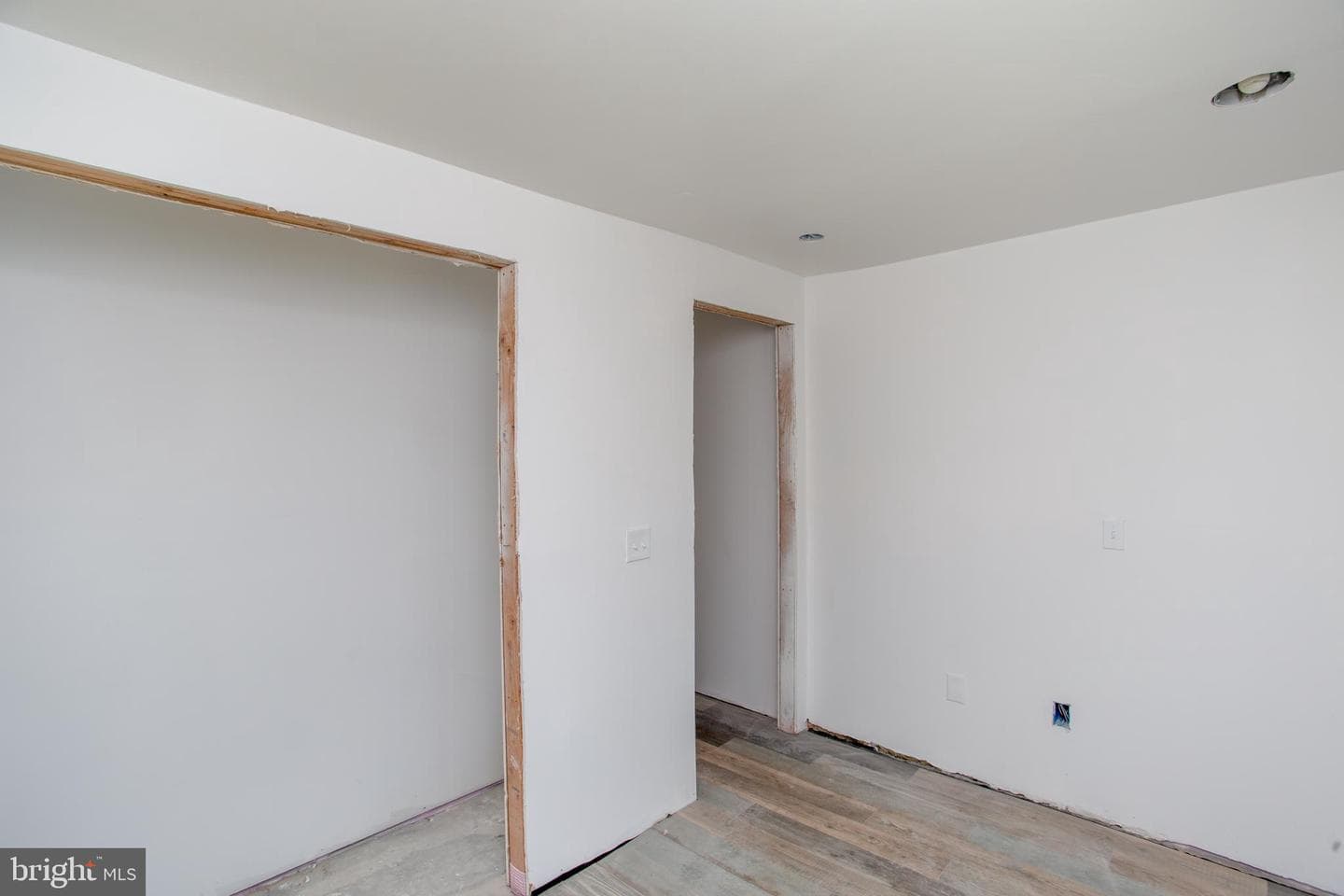 2424 Northwood Avenue photo 17