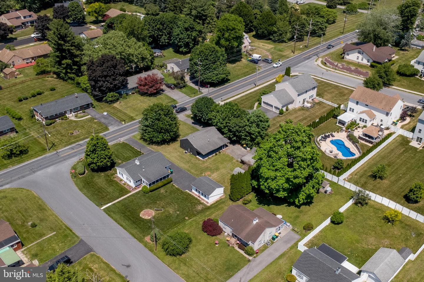 2424 Northwood Avenue photo 33