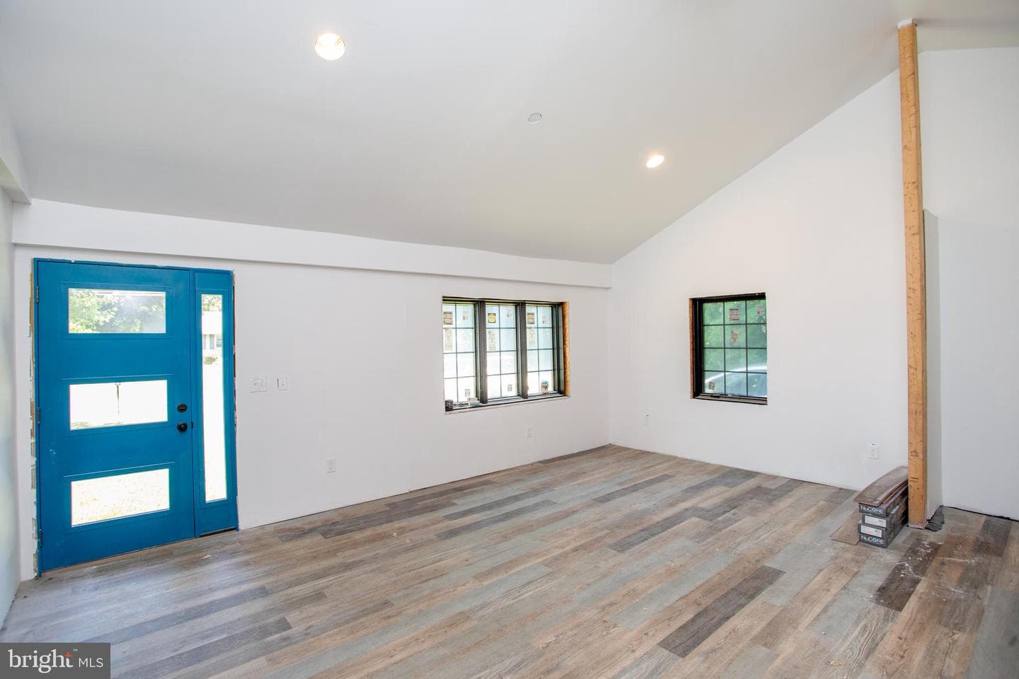 2424 Northwood Avenue photo 6