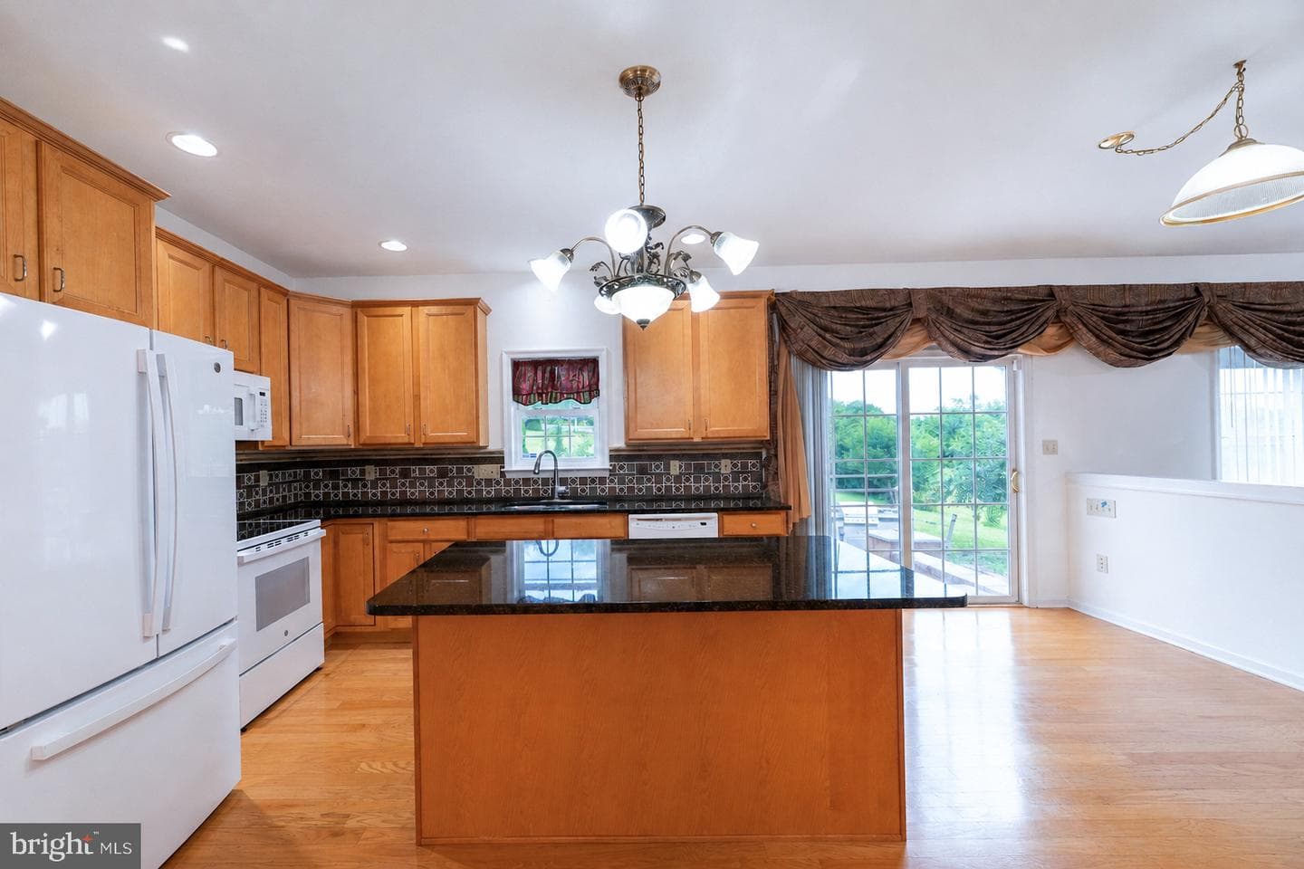 2760 New England Drive photo 14