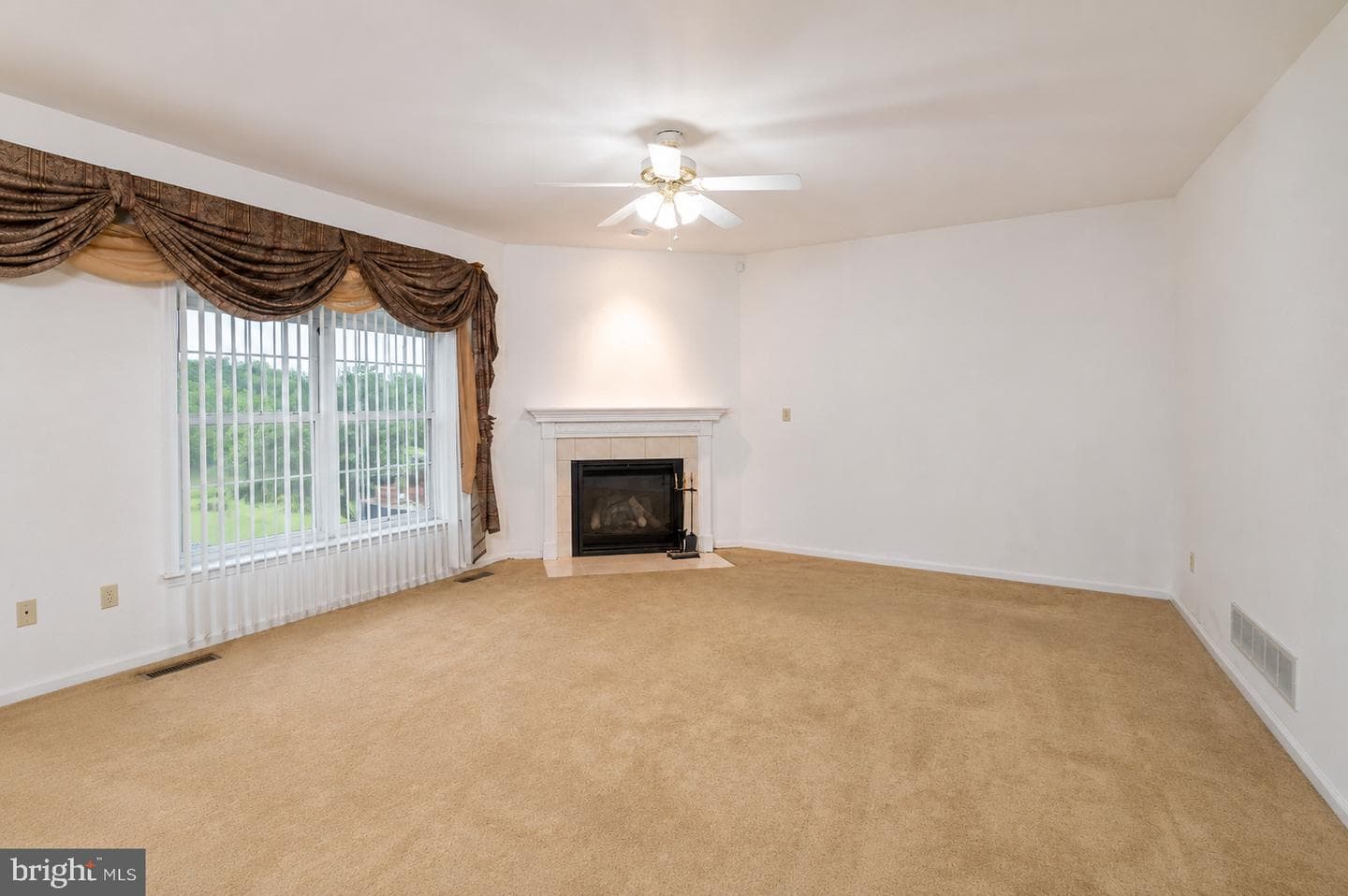 2760 New England Drive photo 17