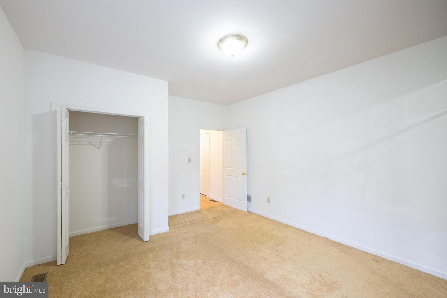 2760 New England Drive photo 24