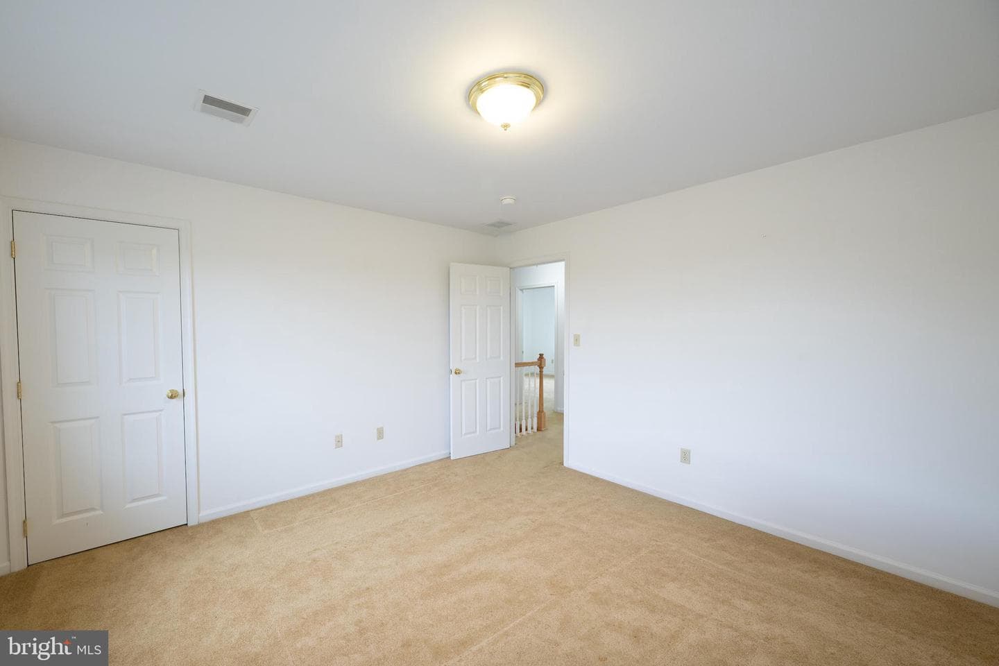 2760 New England Drive photo 28