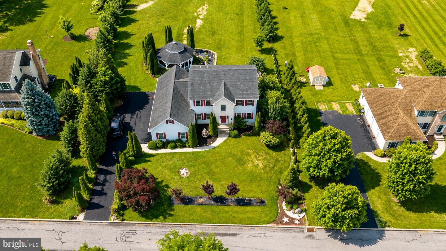 2760 New England Drive photo 3