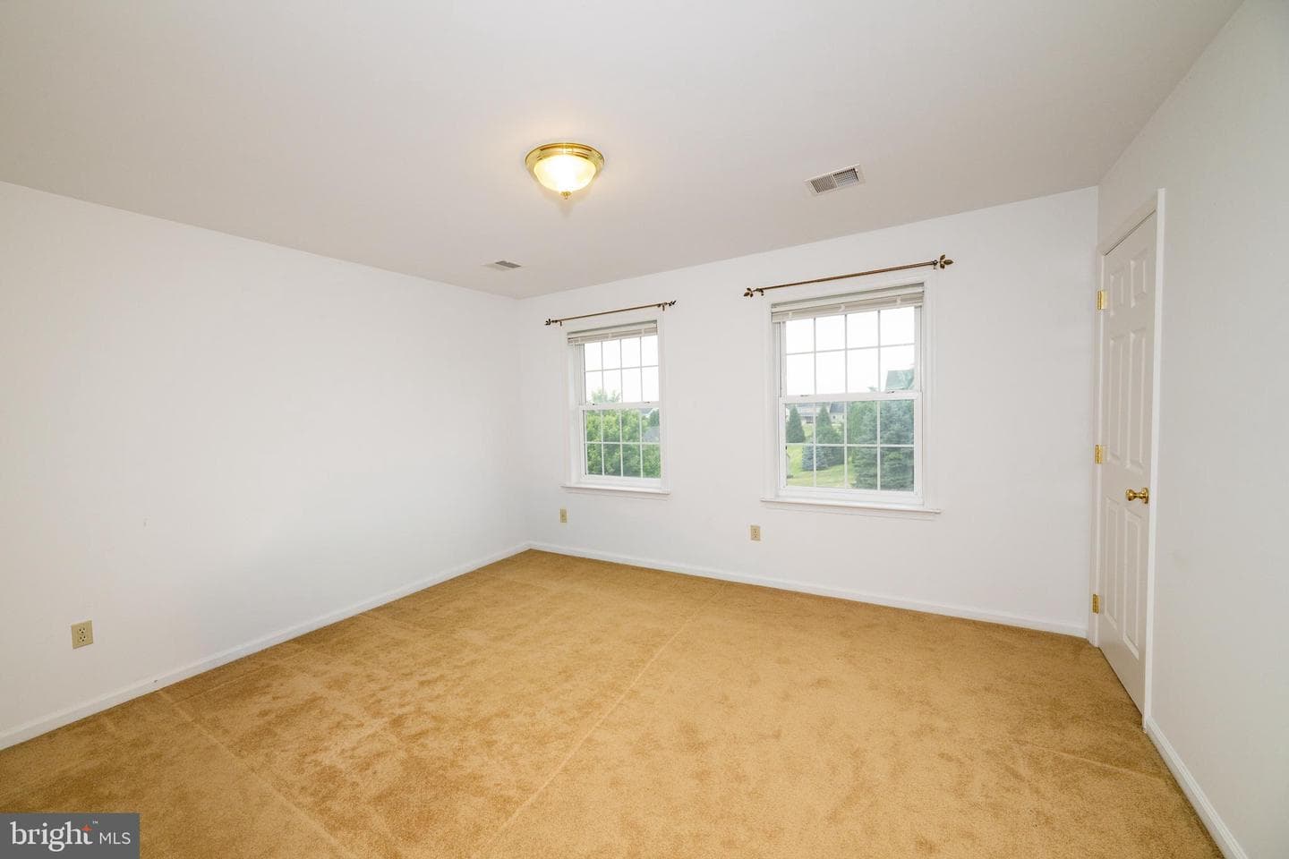 2760 New England Drive photo 31