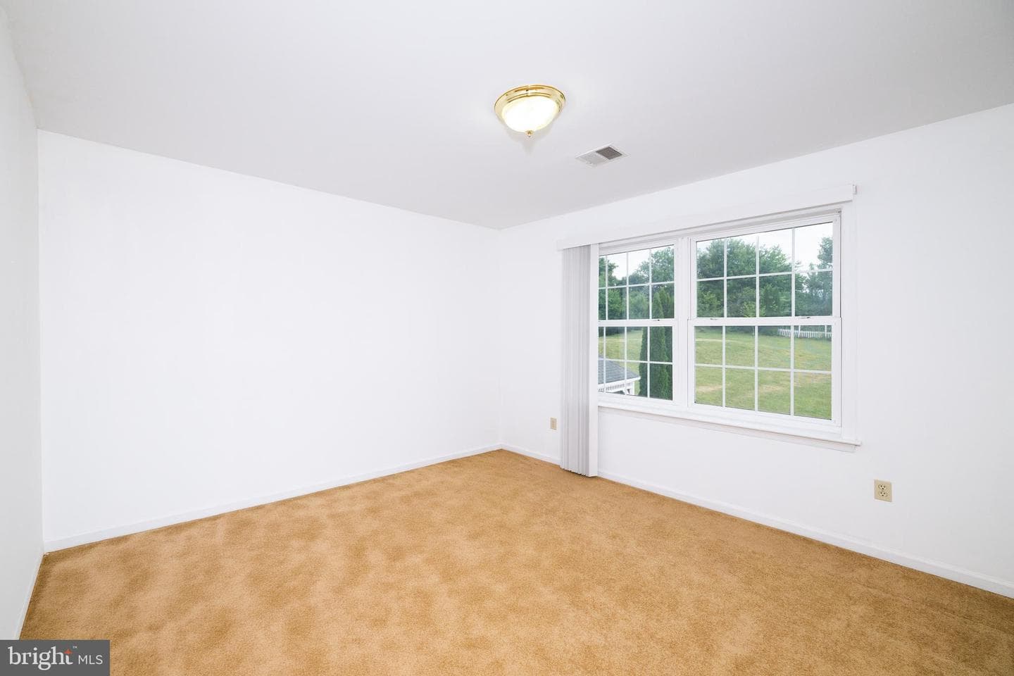 2760 New England Drive photo 32
