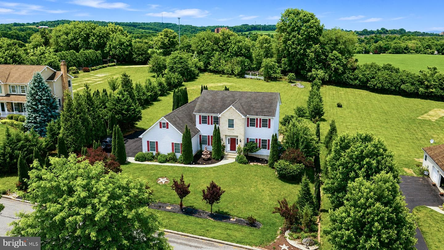 2760 New England Drive photo 4