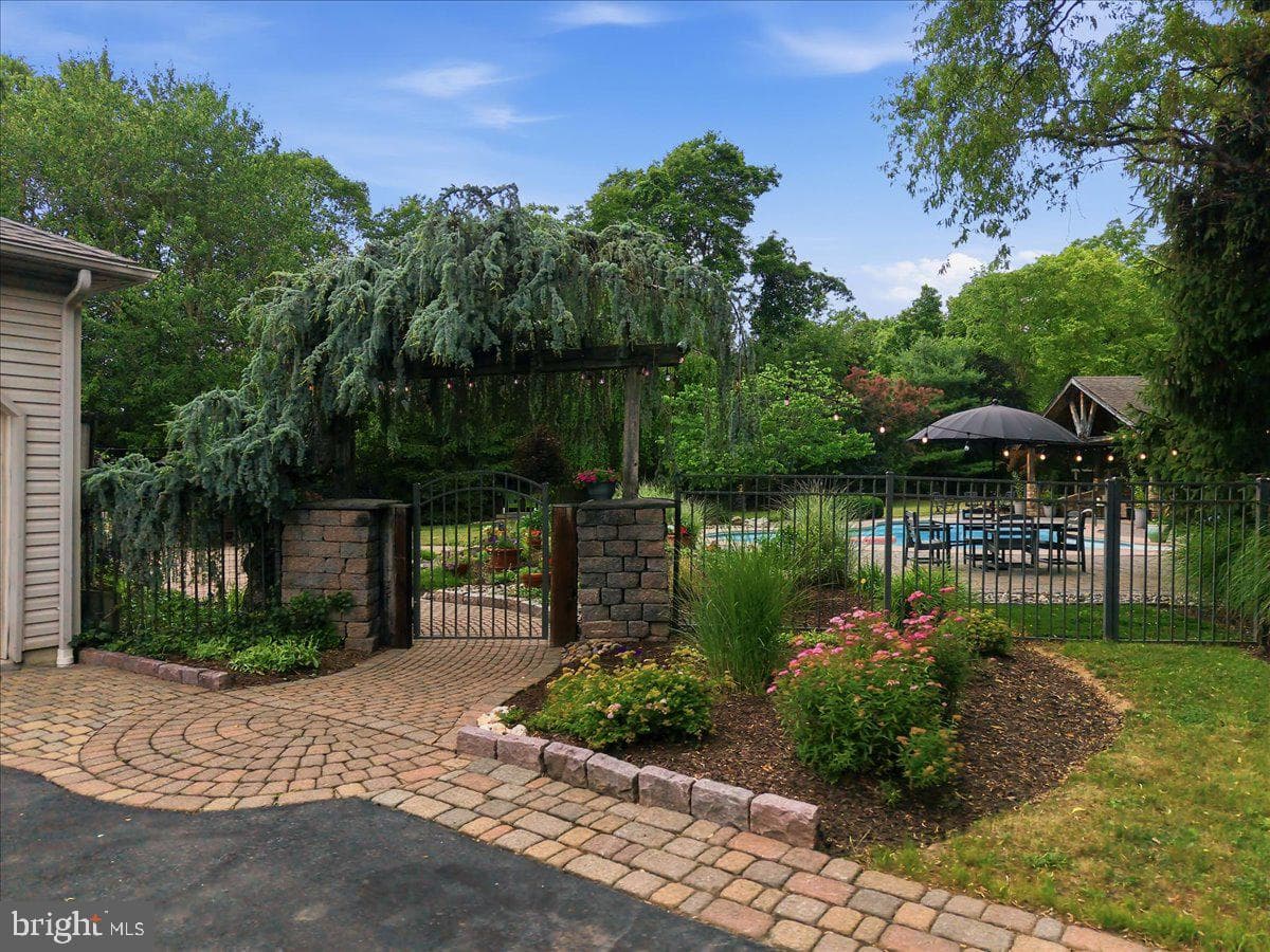 831 Colonna Lane photo 44