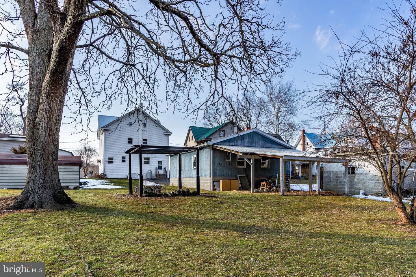 250 Riverside Lane photo 3