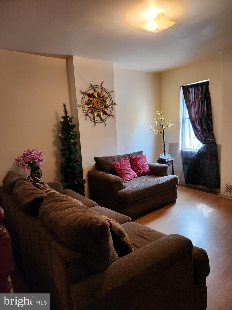 5347 Priscilla Street photo 3