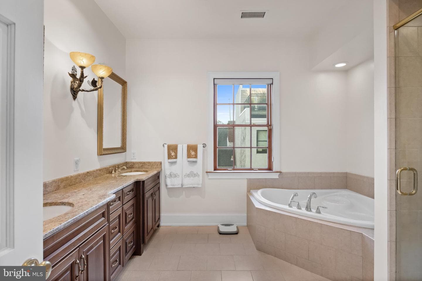 124 Bainbridge Street photo 30