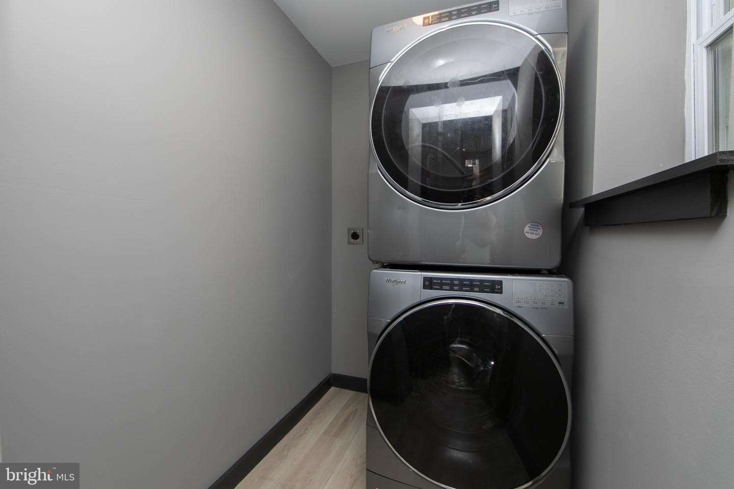 832 League Street photo 21