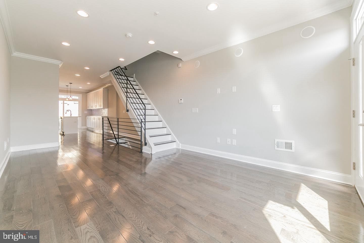 1816 E Lehigh Avenue photo 5