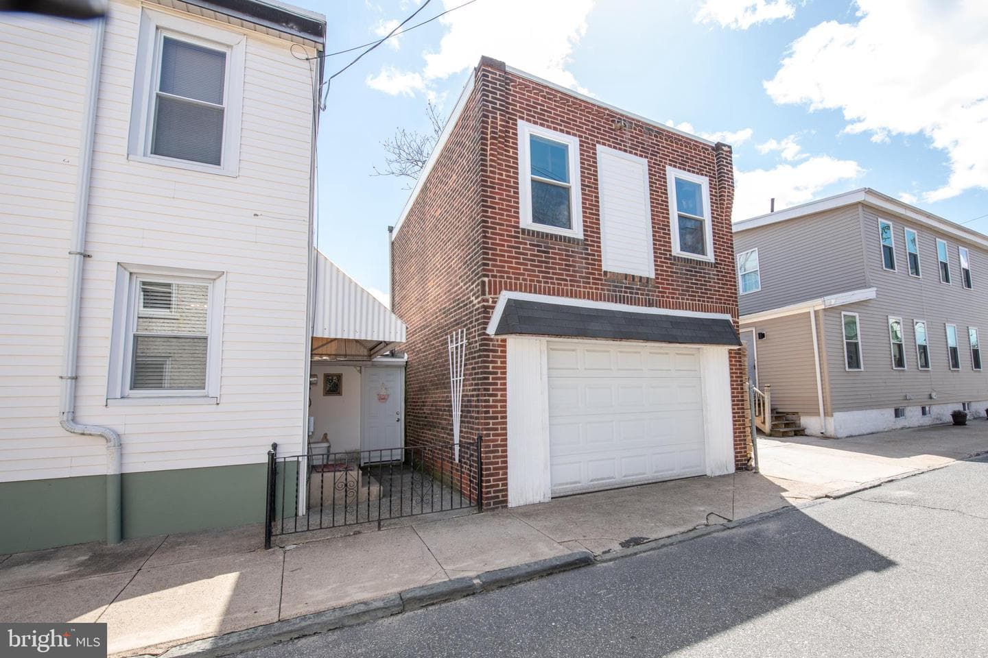 2740 Pratt Street photo 5