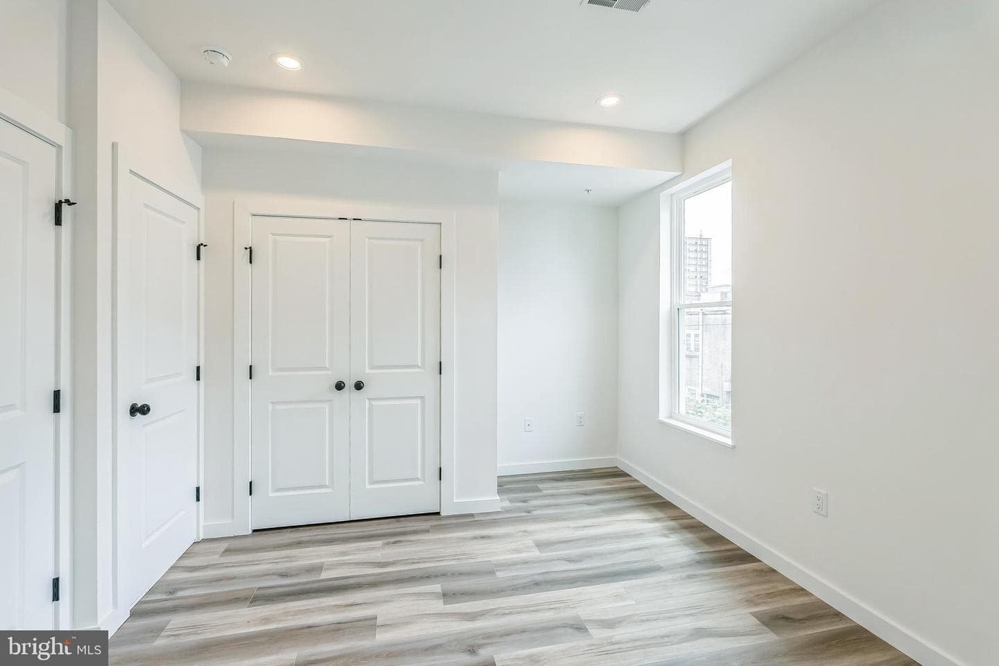 1526 W Seybert Street photo 14