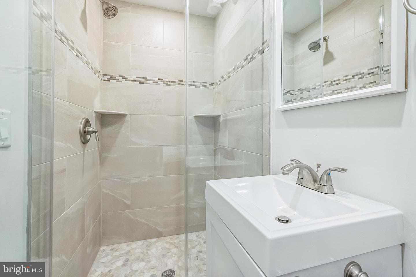 1526 W Seybert Street photo 18