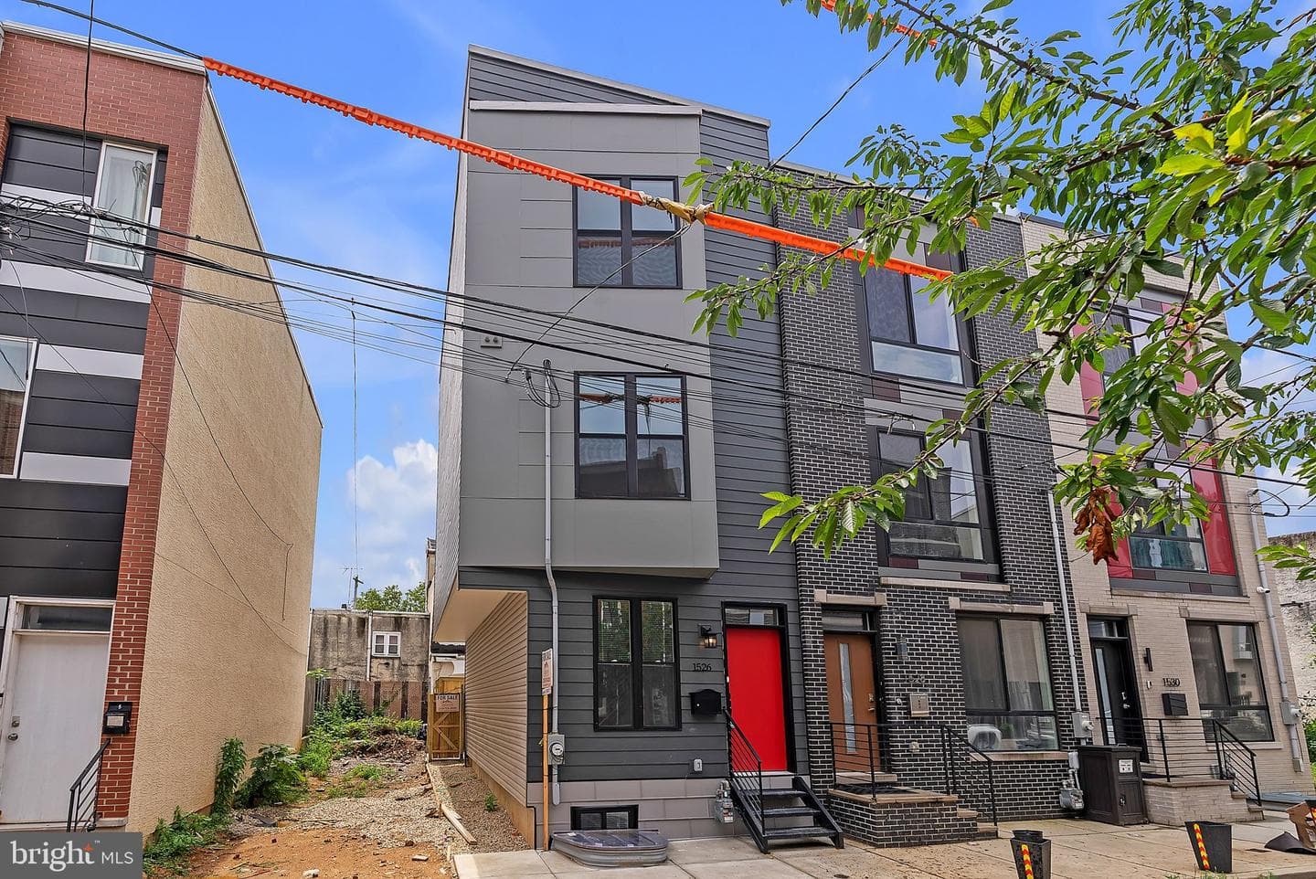 1526 W Seybert Street photo 3