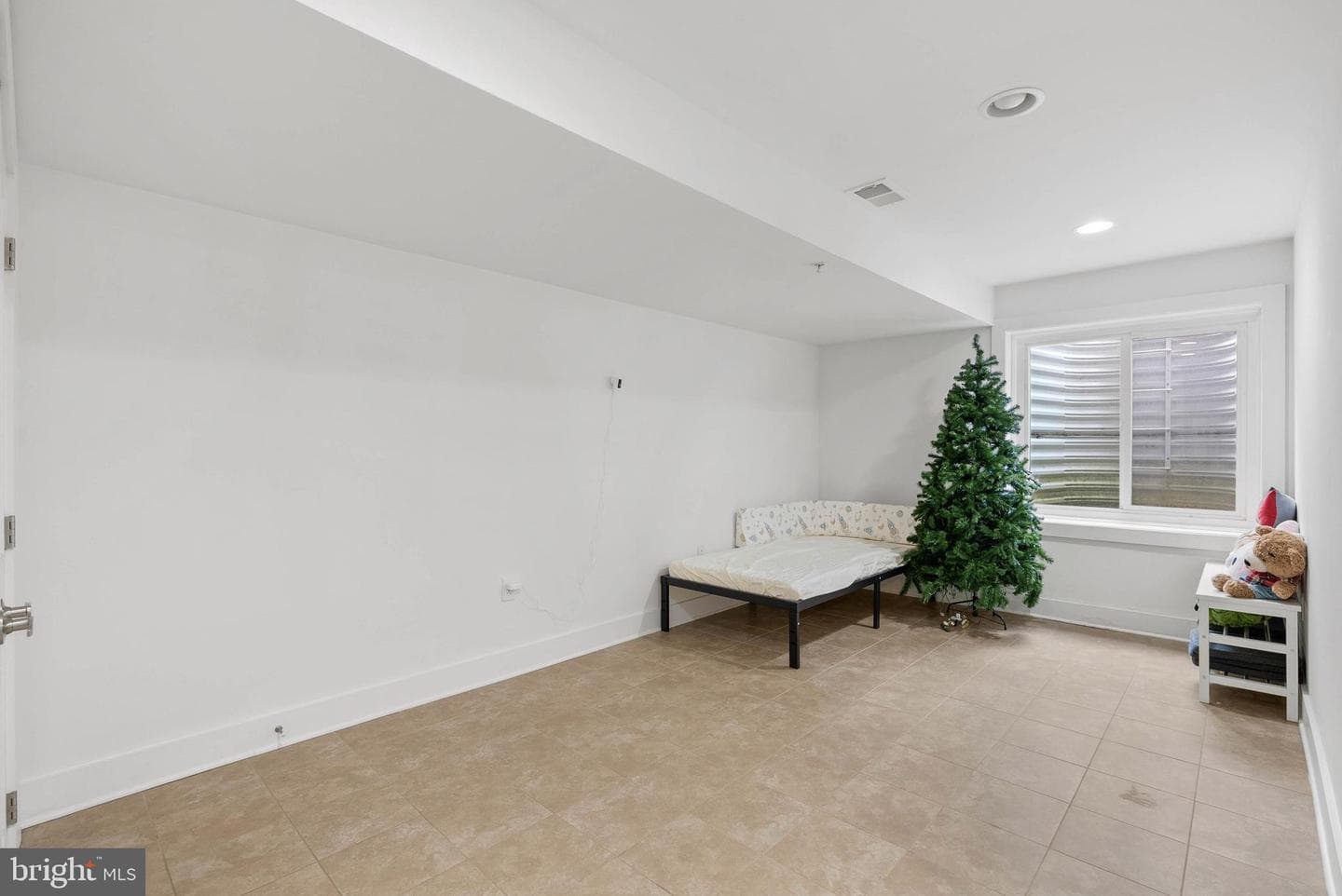 884 N Lawrence Street photo 18