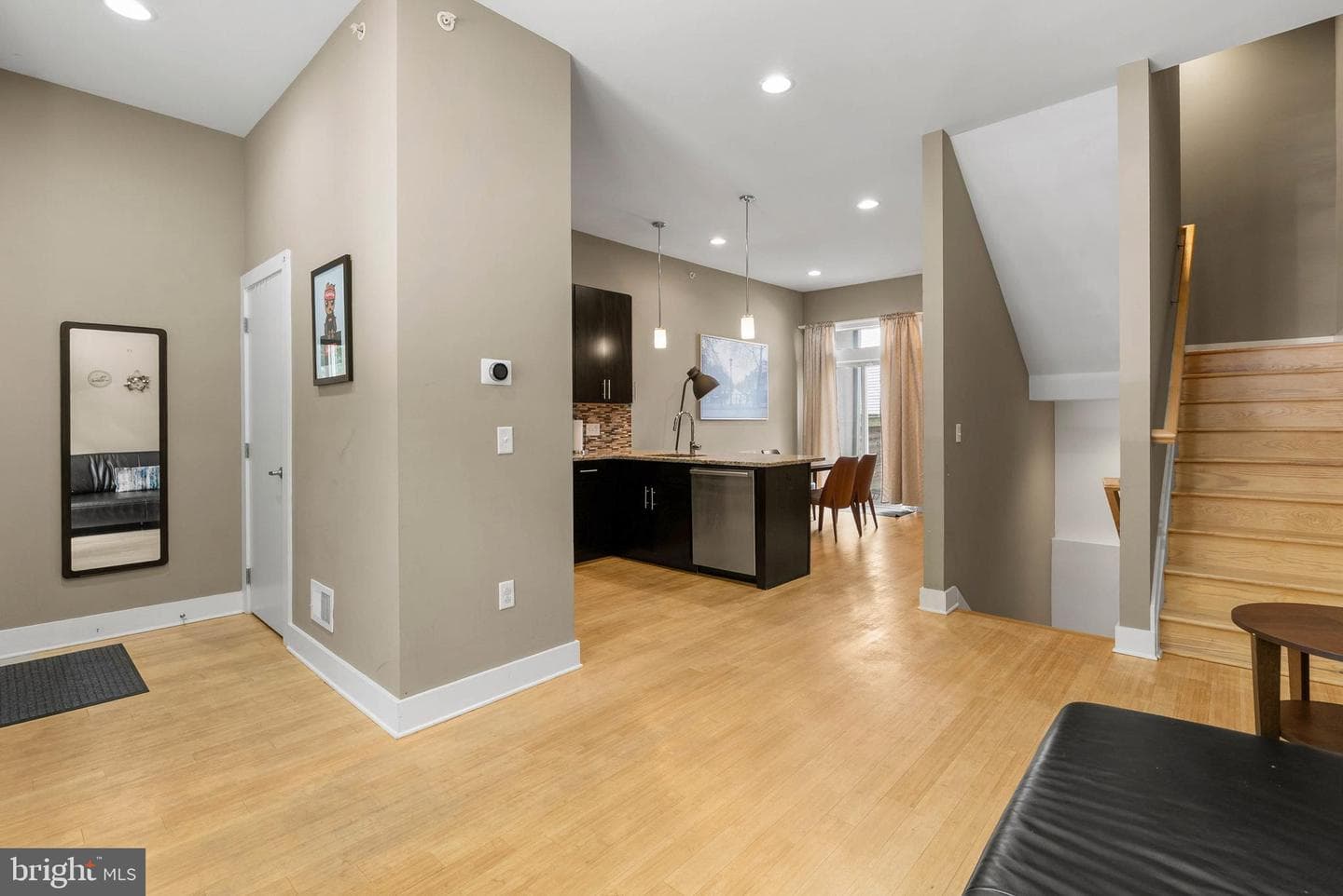 884 N Lawrence Street photo 3