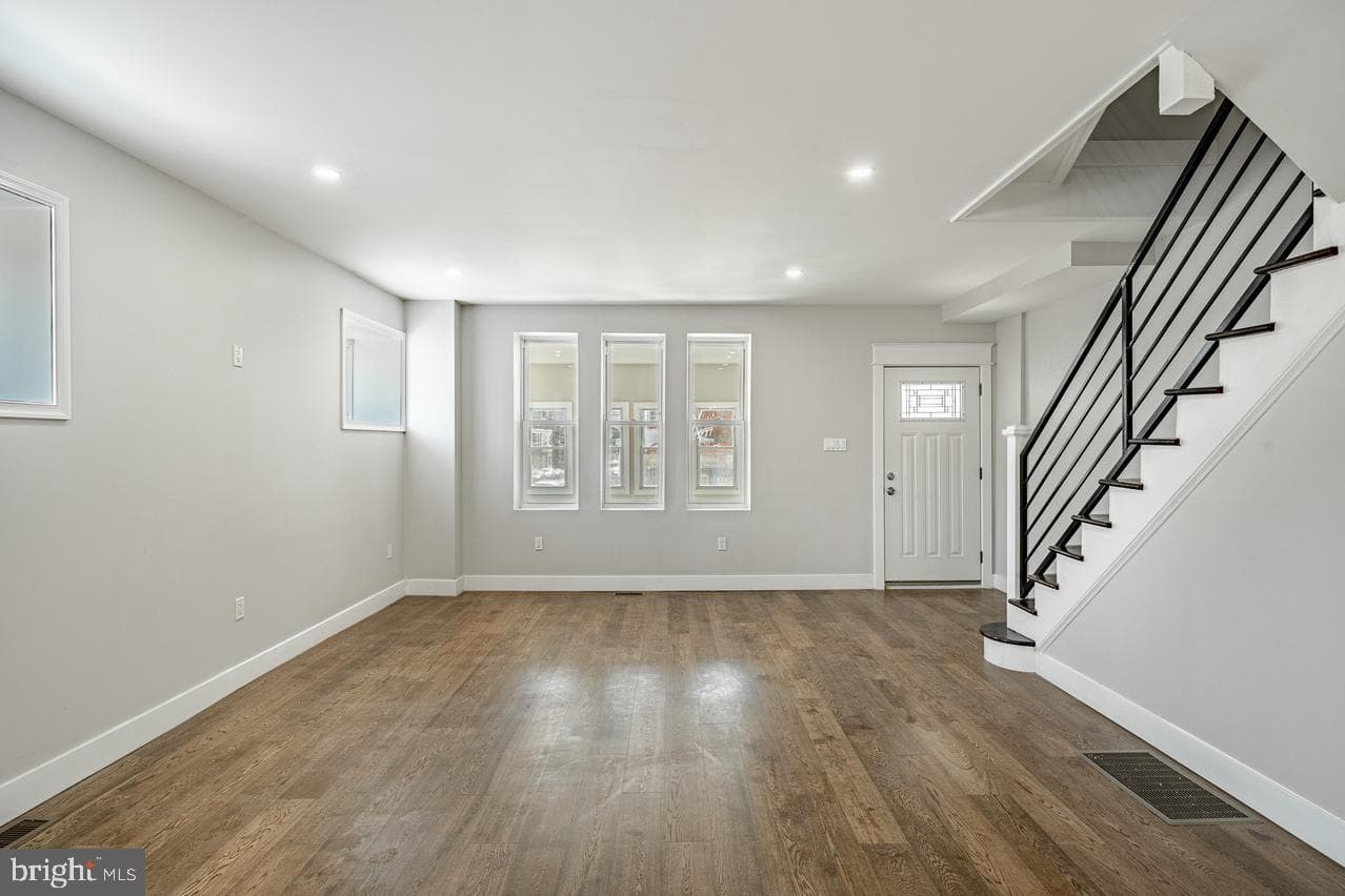 800 S Cecil Street photo 11