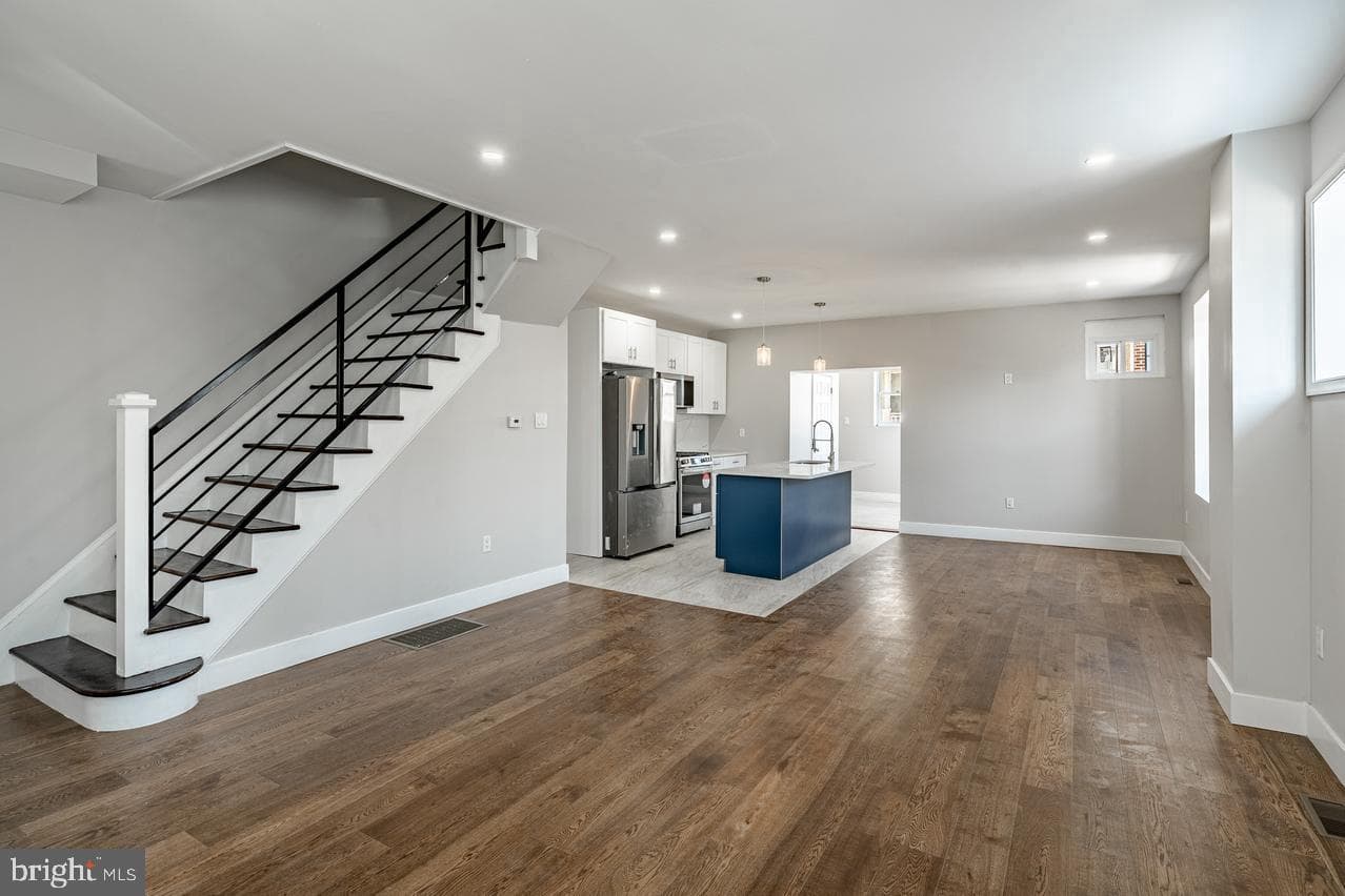 800 S Cecil Street photo 4