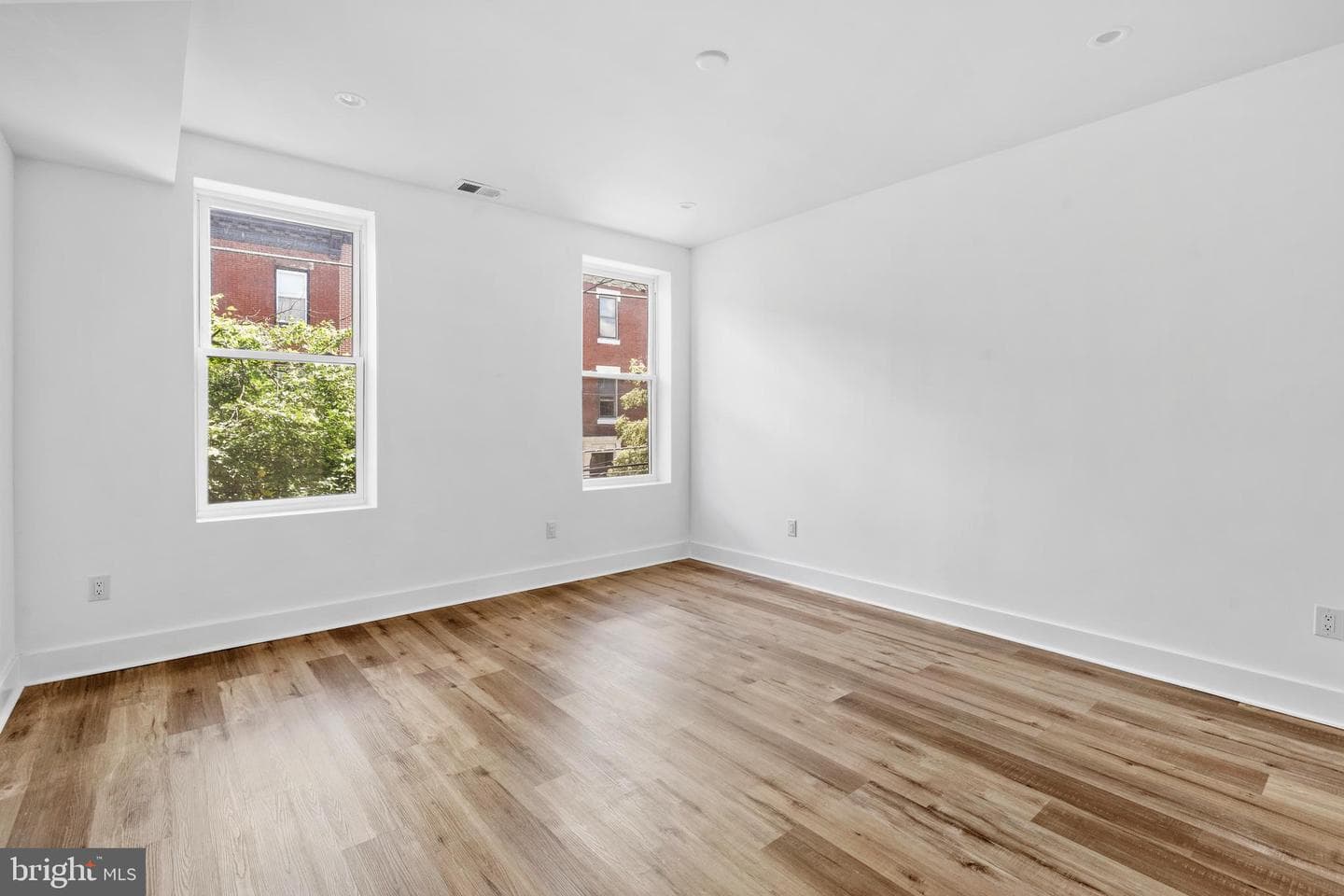 952 N 5th Street photo 18