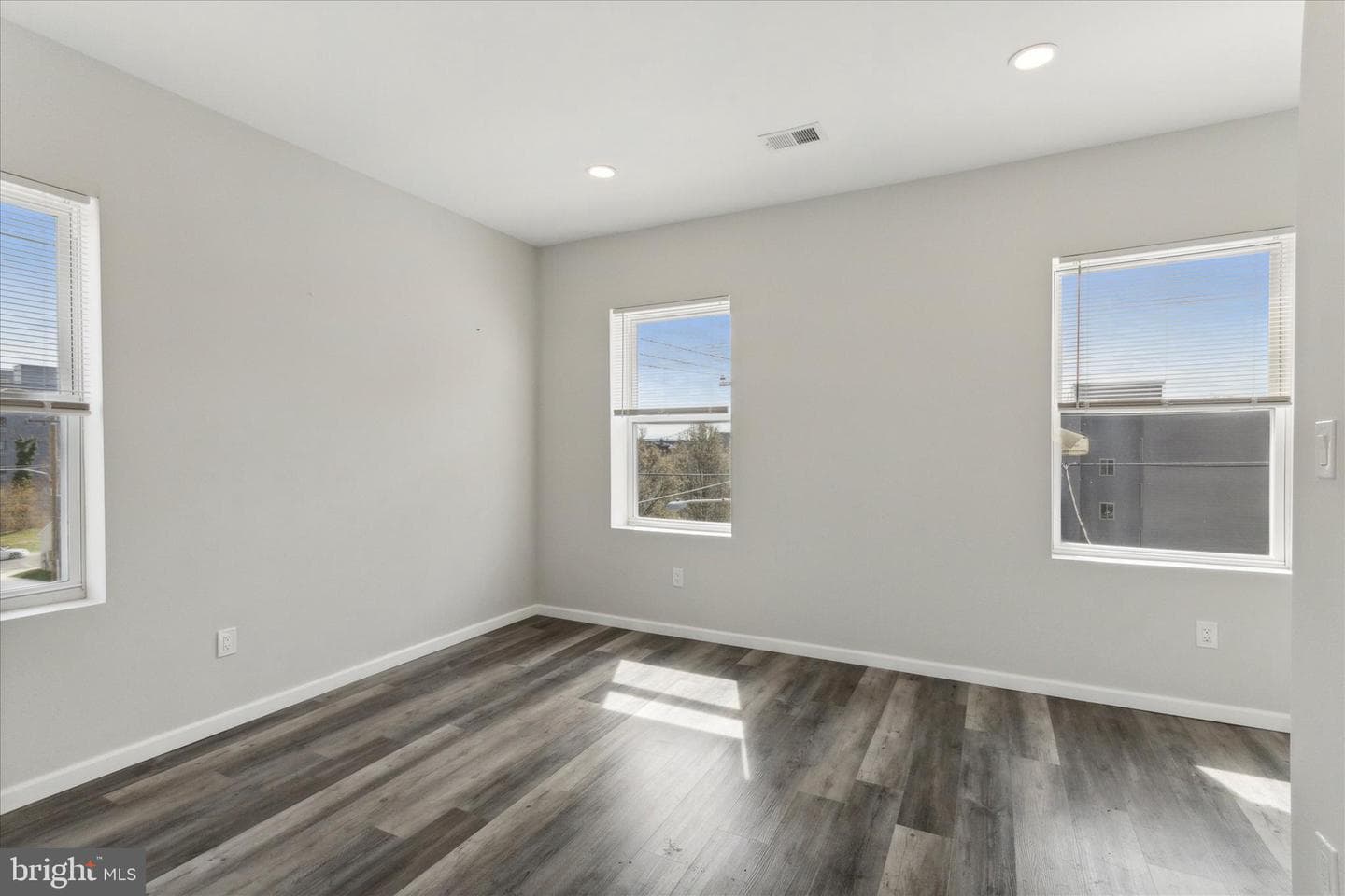 623 W Oxford Street photo 15