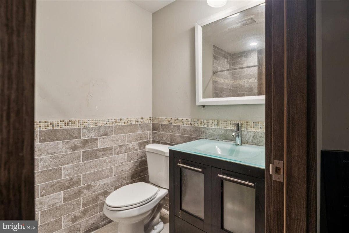 1529 N Robinson Street photo 23