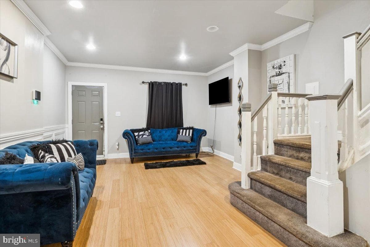 1529 N Robinson Street photo 5