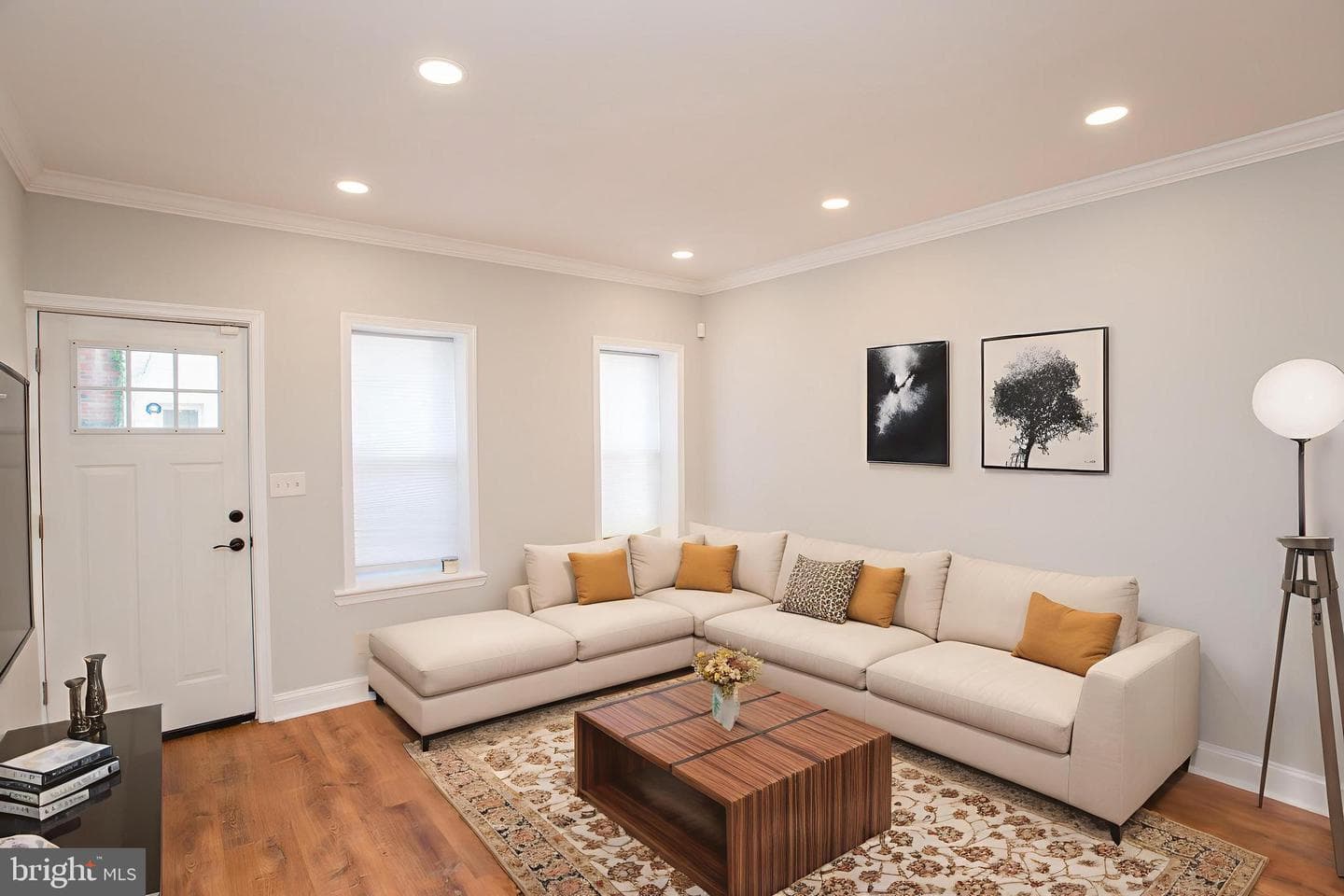 1847 Hoffman Street photo 5
