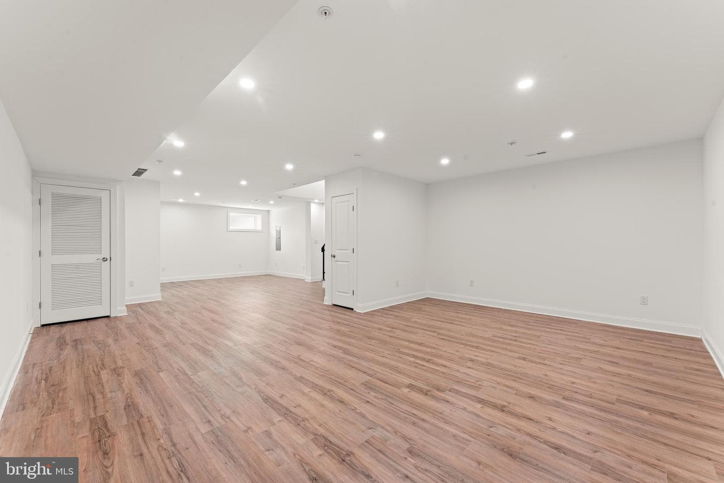 257 E Sharpnack Street photo 18