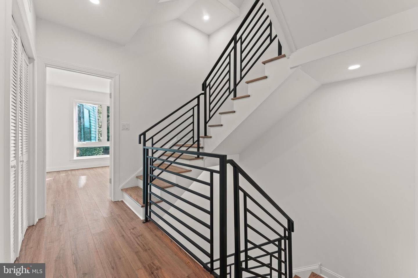 257 E Sharpnack Street photo 37