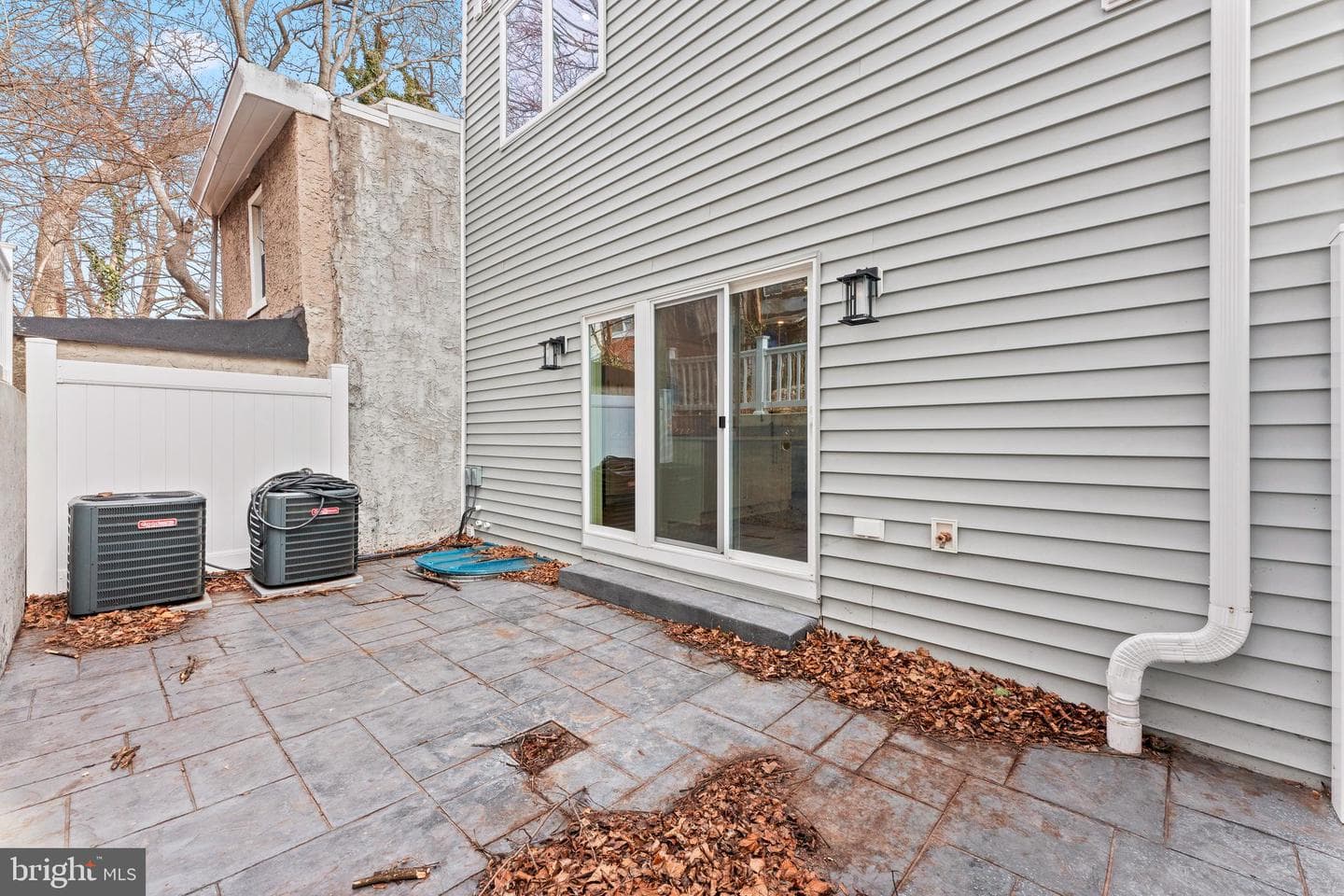 257 E Sharpnack Street photo 38