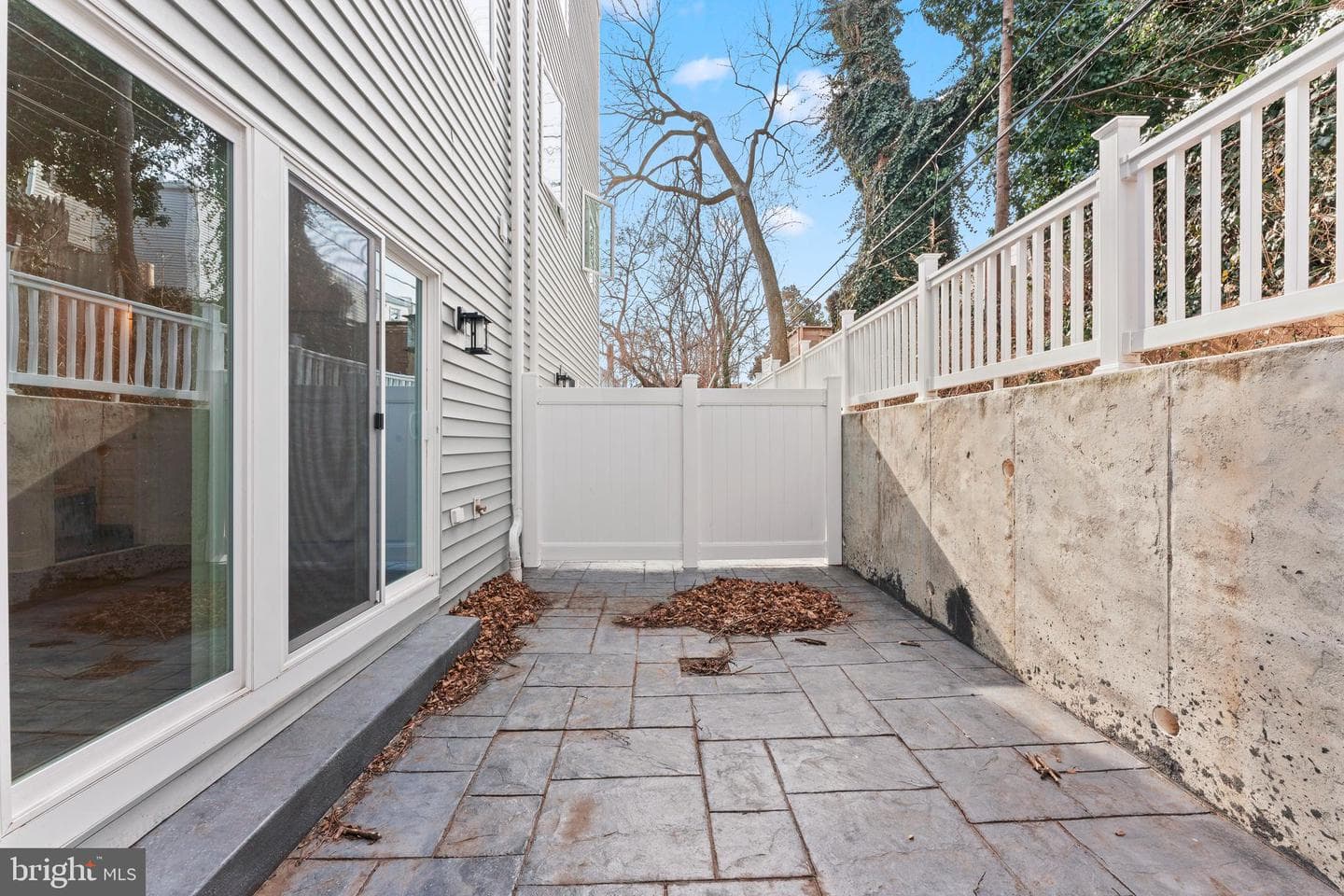 257 E Sharpnack Street photo 39