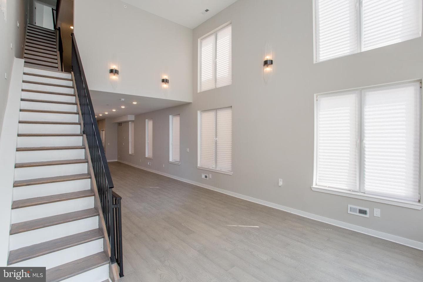 1214 E Fletcher Street photo 22