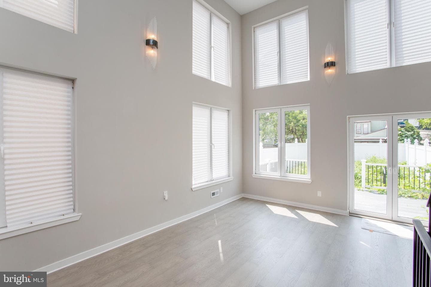 1214 E Fletcher Street photo 23