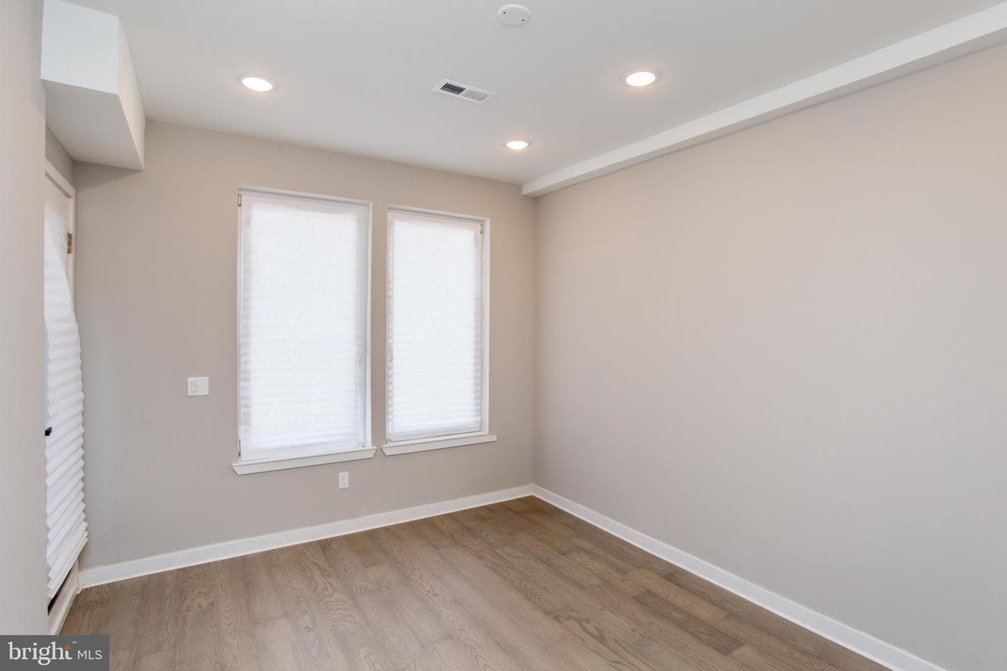1214 E Fletcher Street photo 29