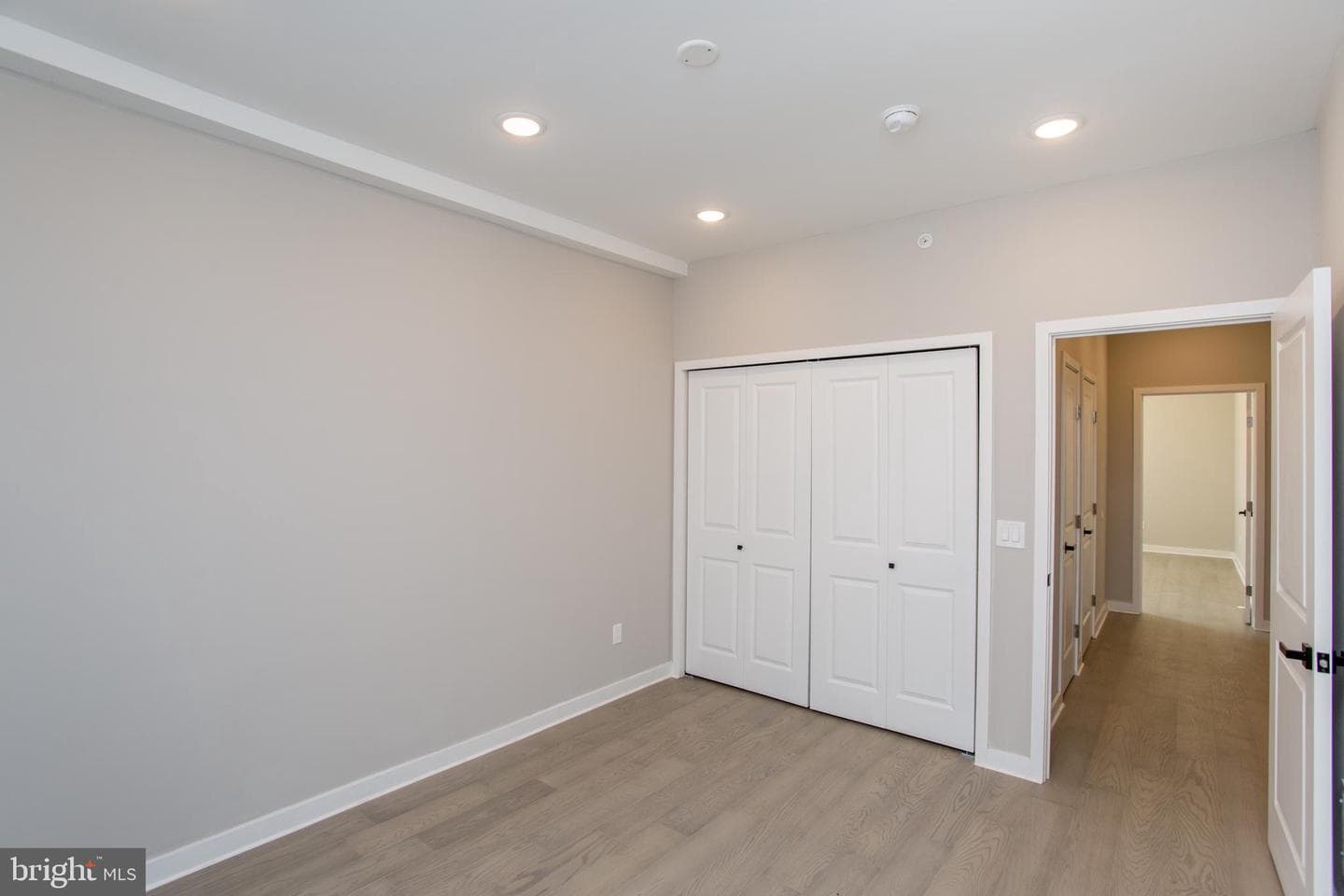 1214 E Fletcher Street photo 30