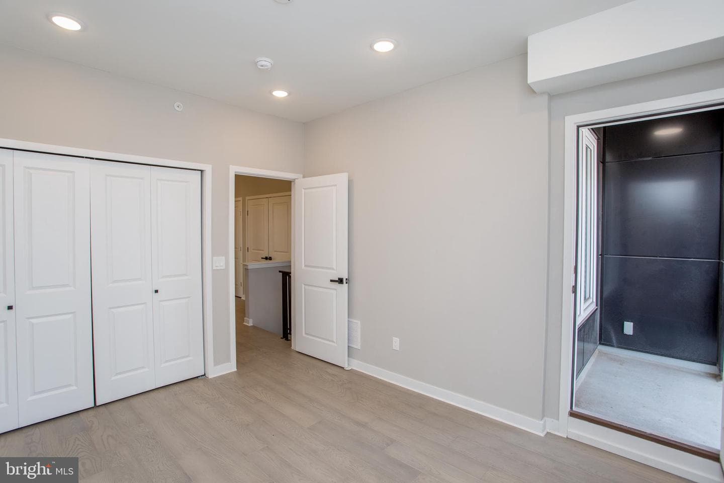 1214 E Fletcher Street photo 31