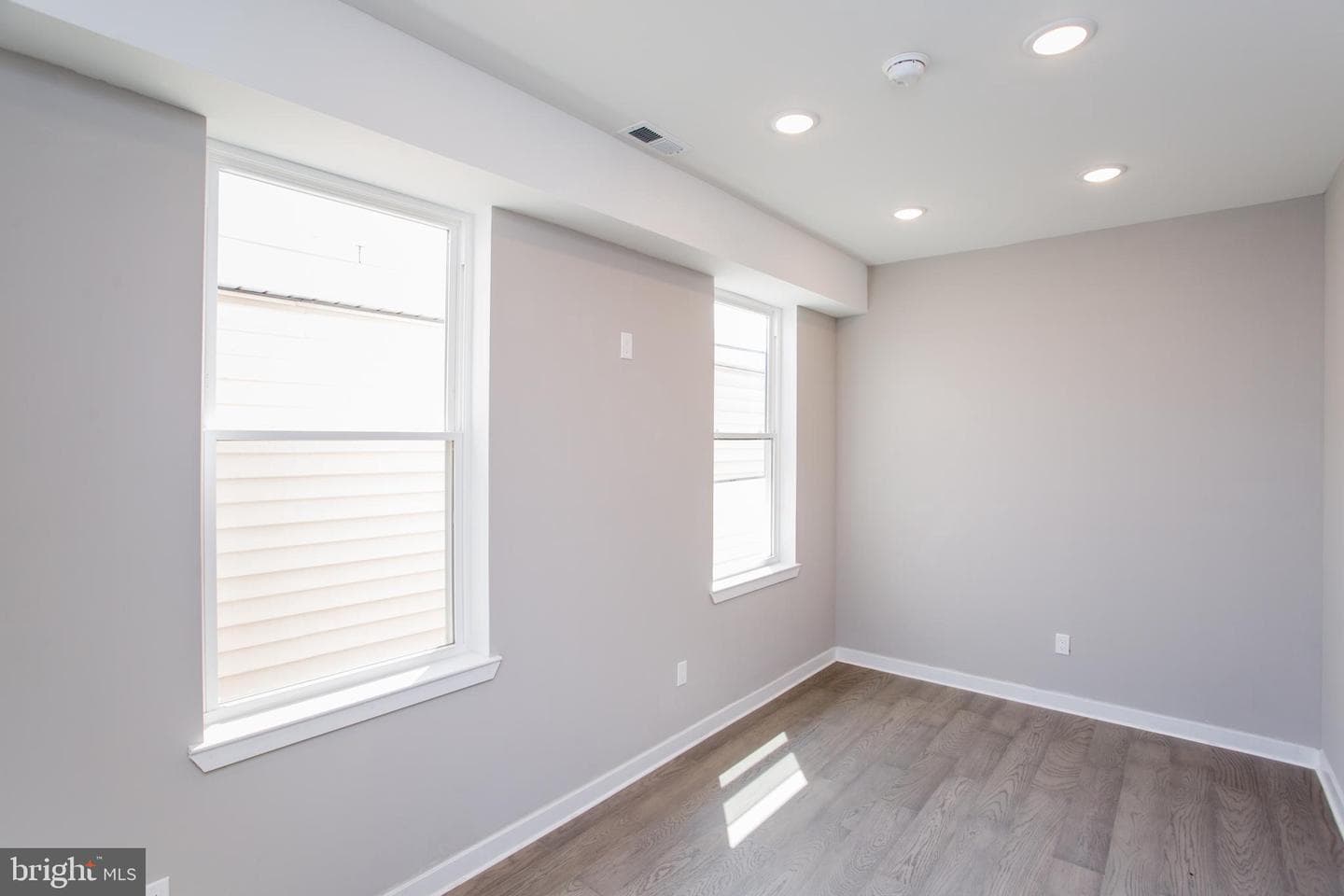 1214 E Fletcher Street photo 36