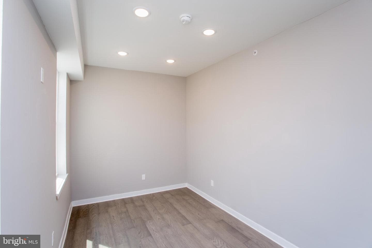 1214 E Fletcher Street photo 38